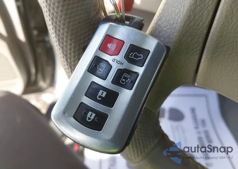 2013 Toyota Sienna Xle 7 Passenger z USA, uszkodzony, nr VIN 5TDDK3DC5DS057055